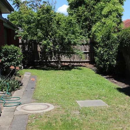 Australian Home Away Ringwood Bardia Exterior photo
